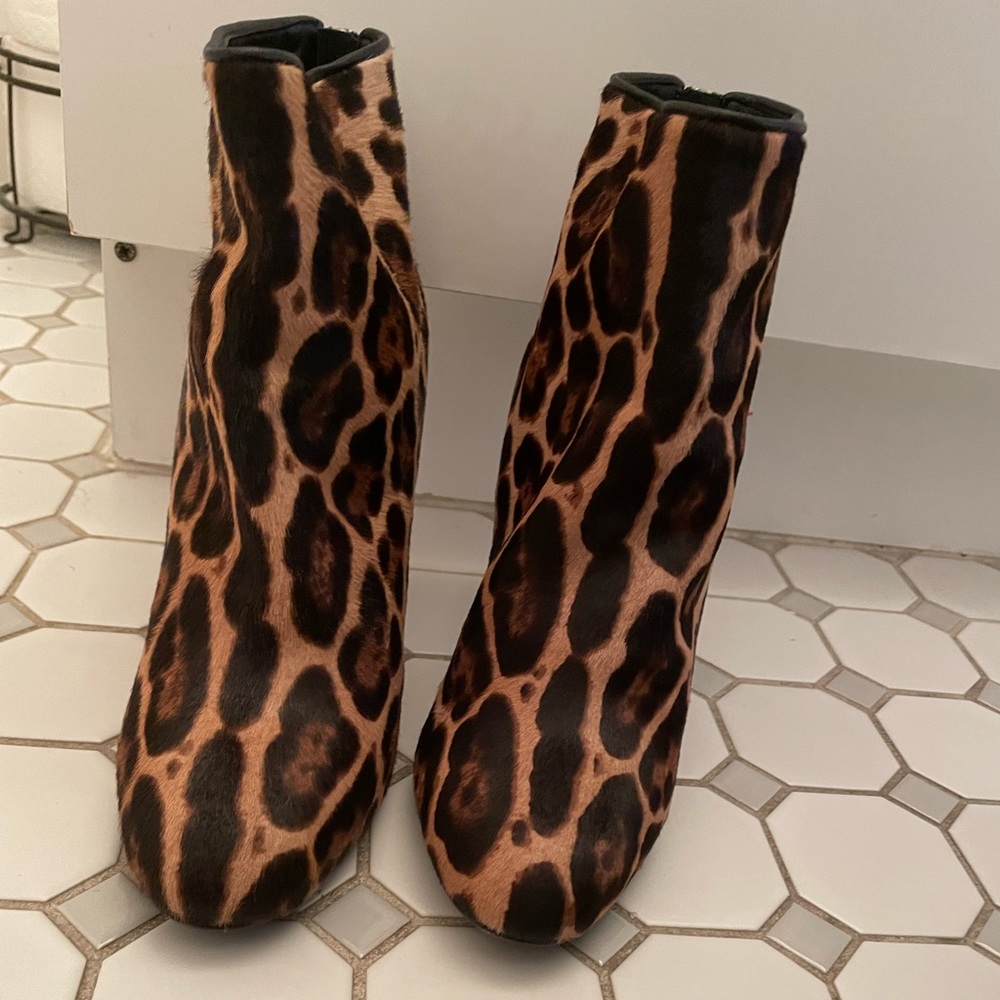 100% AUTHENTIC DOLCE & GABBANA Calf Hair Leopard Print High Heel Ankle Boots